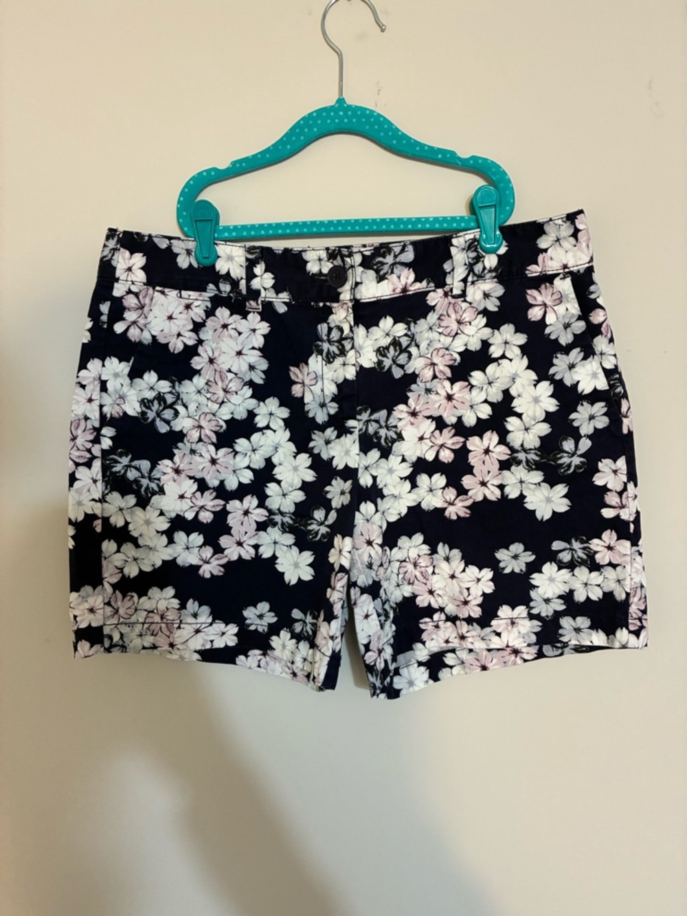 Loft Floral Print Women's Shorts - Dark Navy with White & Light Pink Flowers 6
